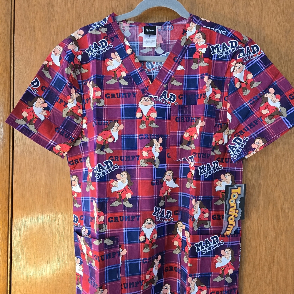 NWT, Tooniforms Grumy Dwaf Red Plaid Scrub Top Size Small.